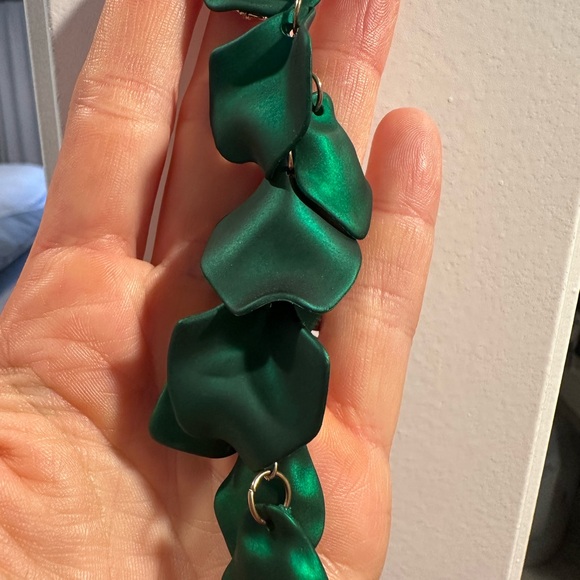 Elegant Green Leaf Drop Earrings - Picture 3 of 3